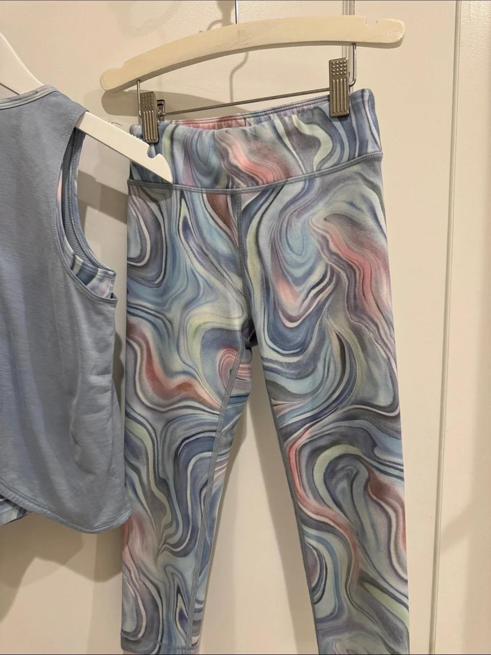 ATHLETA GIRL TANDOM TANK IN DAYDREAM BLUE & MATCHING MARBLE LEGGINGS SIZE SMALL